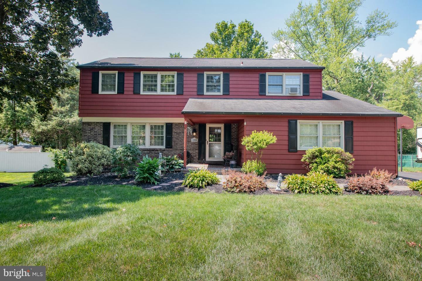 Property Photo:  1834 Roan Drive  PA 18976 