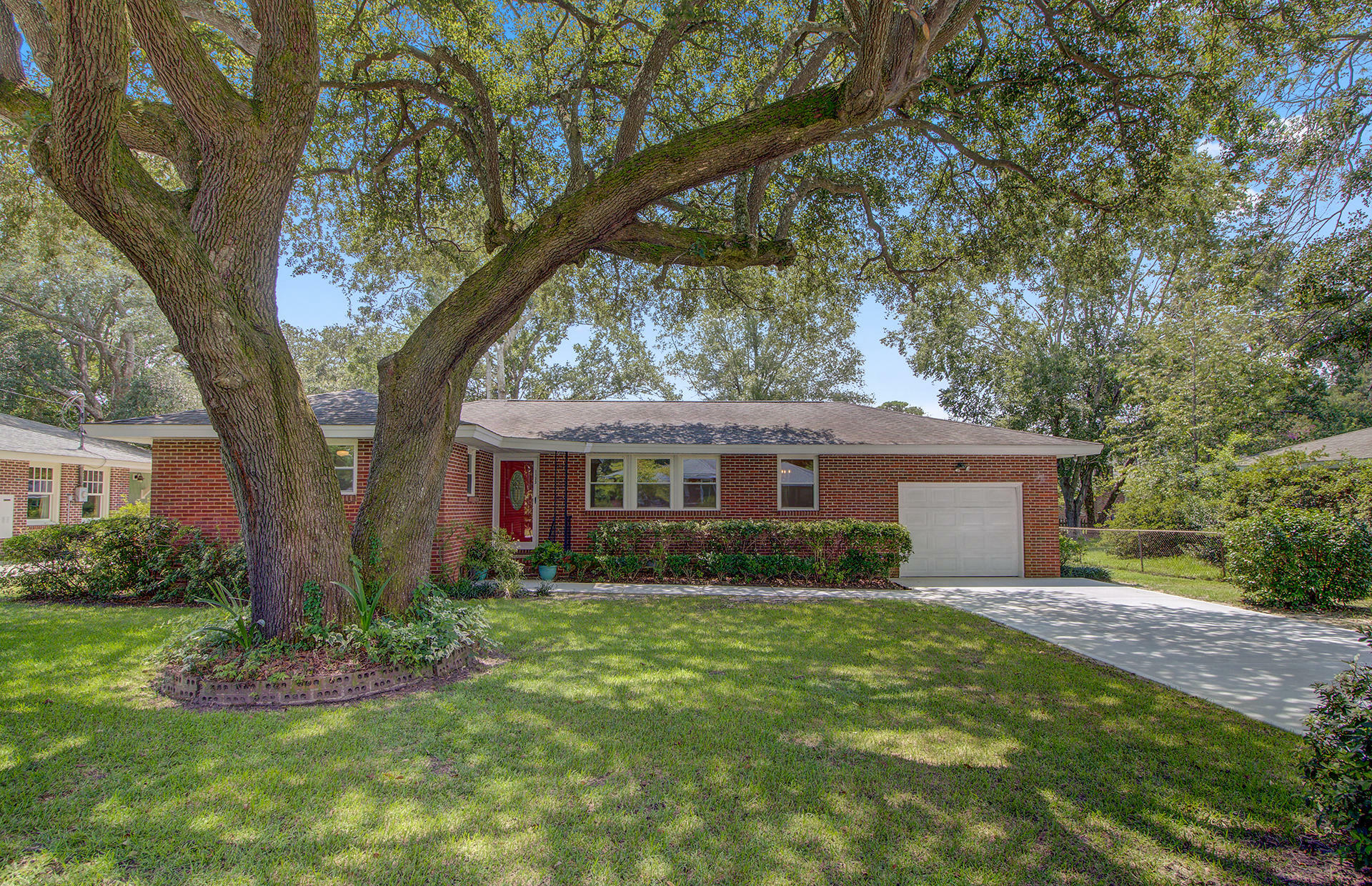 Property Photo:  1133 Southgate Drive  SC 29407 