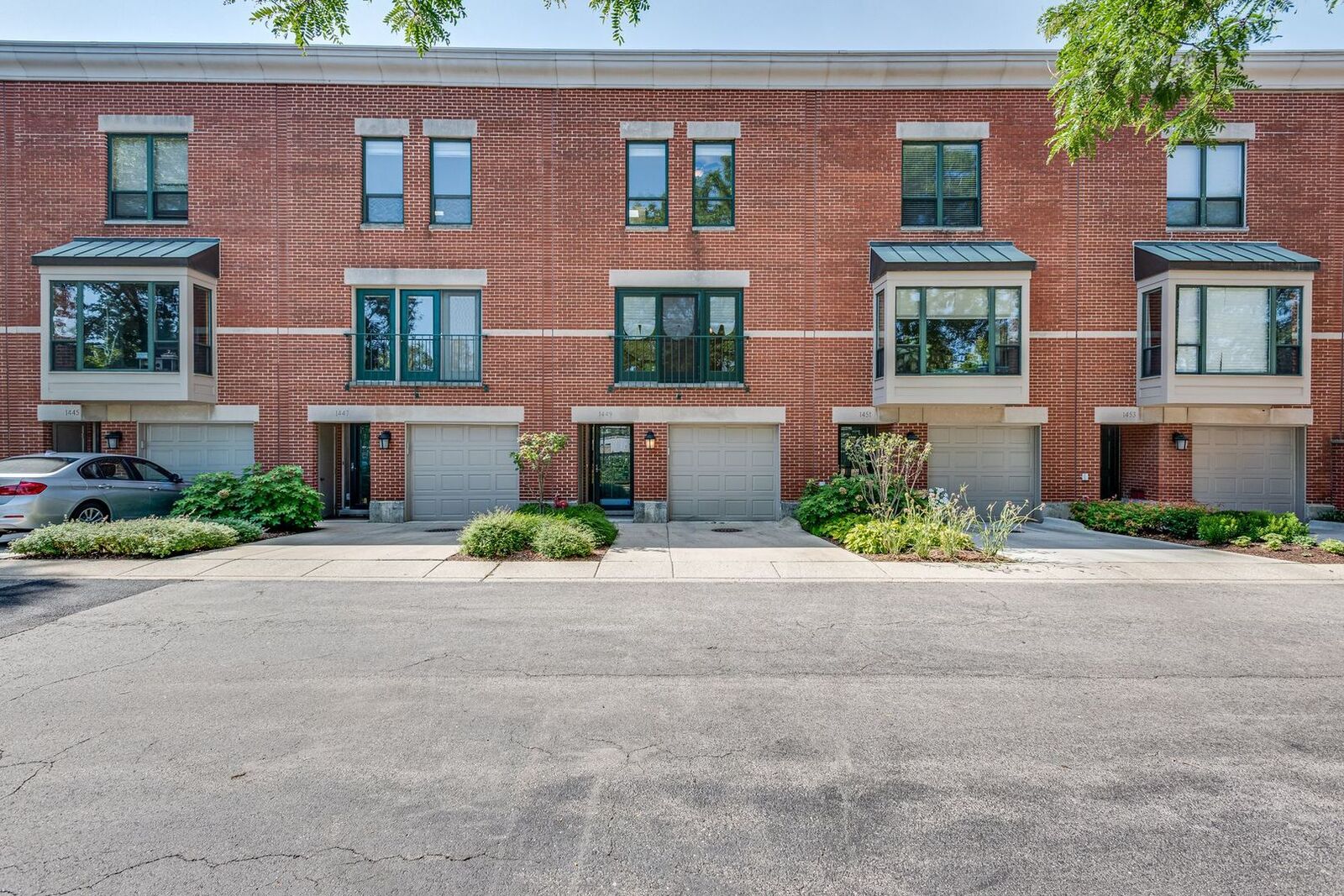 Property Photo: 1449 W Harrison Street IL 60607