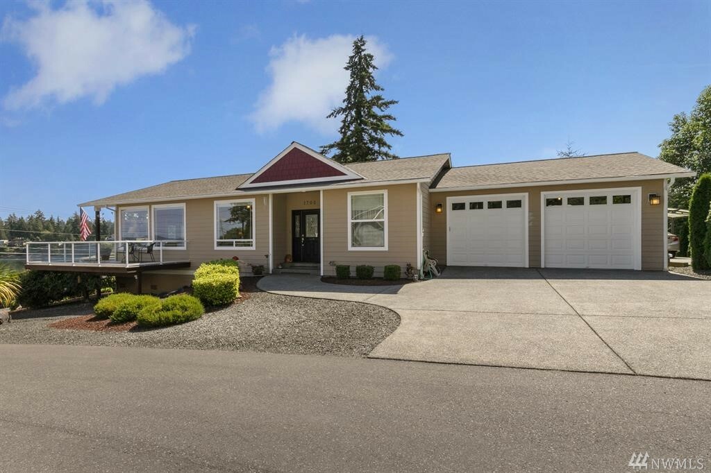 Property Photo:  1705 Shorewood Dr  WA 98312 