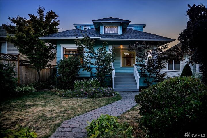Property Photo:  2415  7th Avenue W  WA 98119 