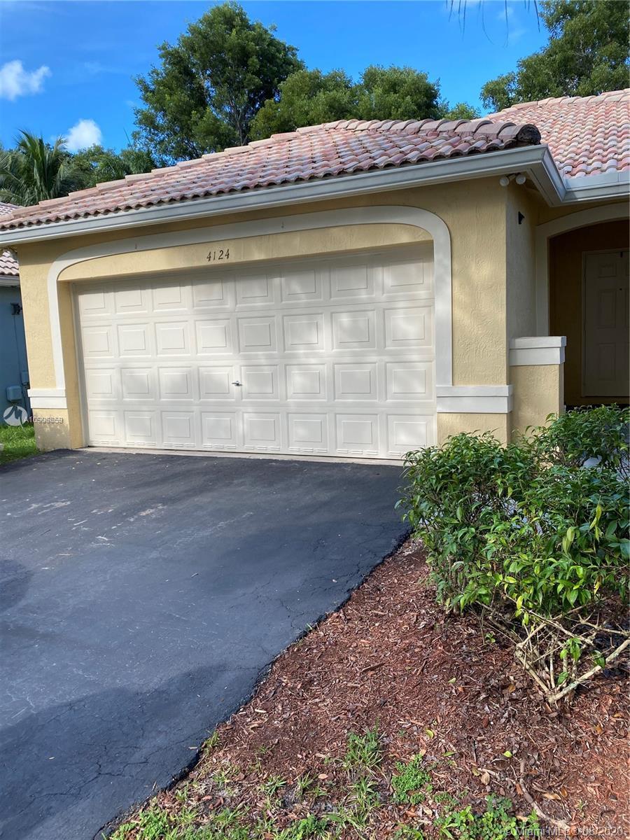Property Photo:  