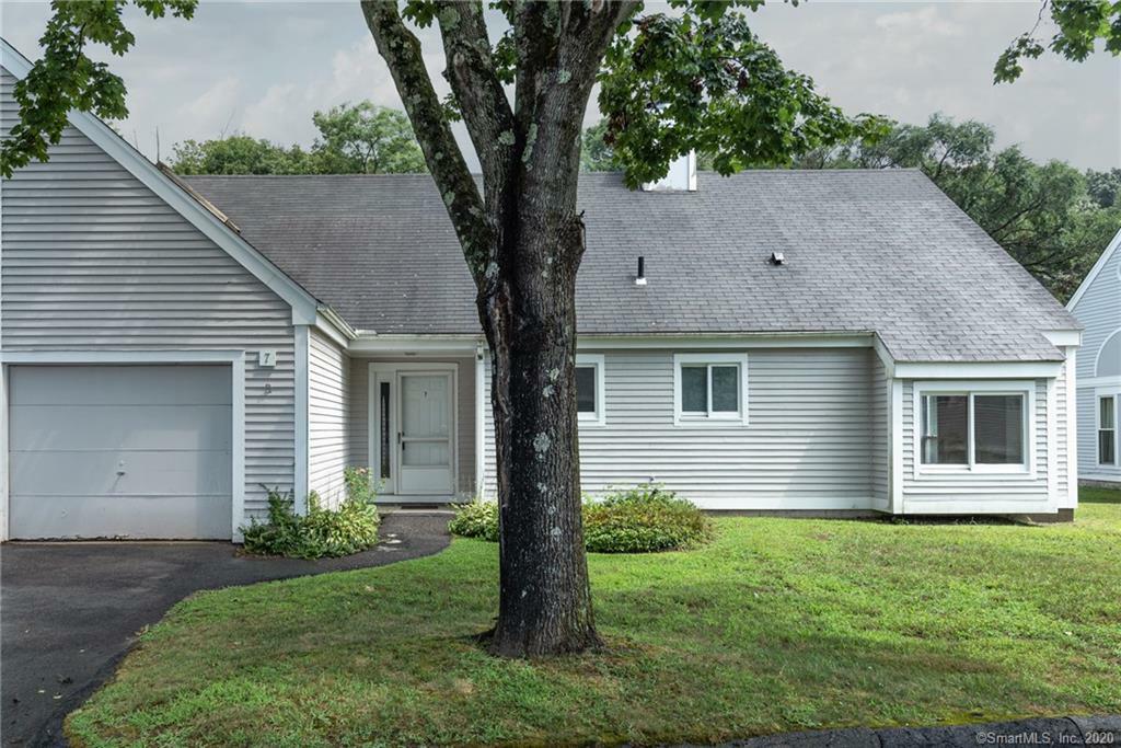 Property Photo:  7 Woodbury Place 7  CT 06798 