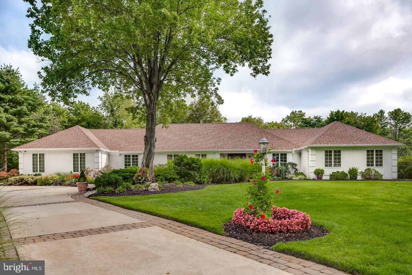 Property Photo: 1605 Ravenswood Way NJ 08003