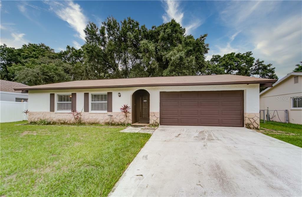 Property Photo:  717 Regent Circle S  FL 33511 