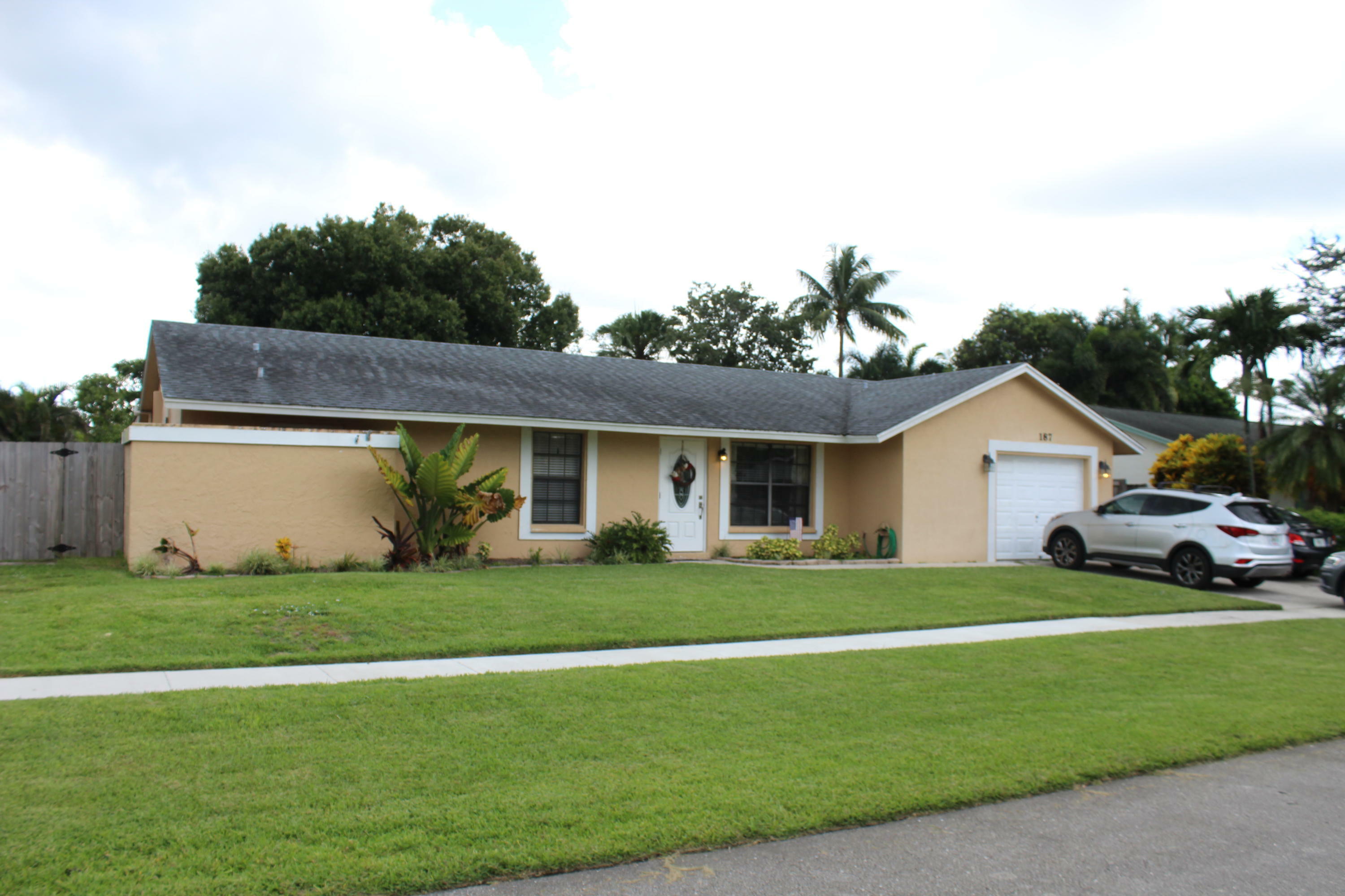 187 Dove Circle  Royal Palm Beach FL 33411 photo