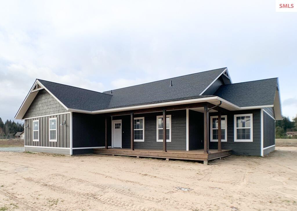 Home for sale in Moyie Springs 476 S Division St, Moyie Springs, ID 83845