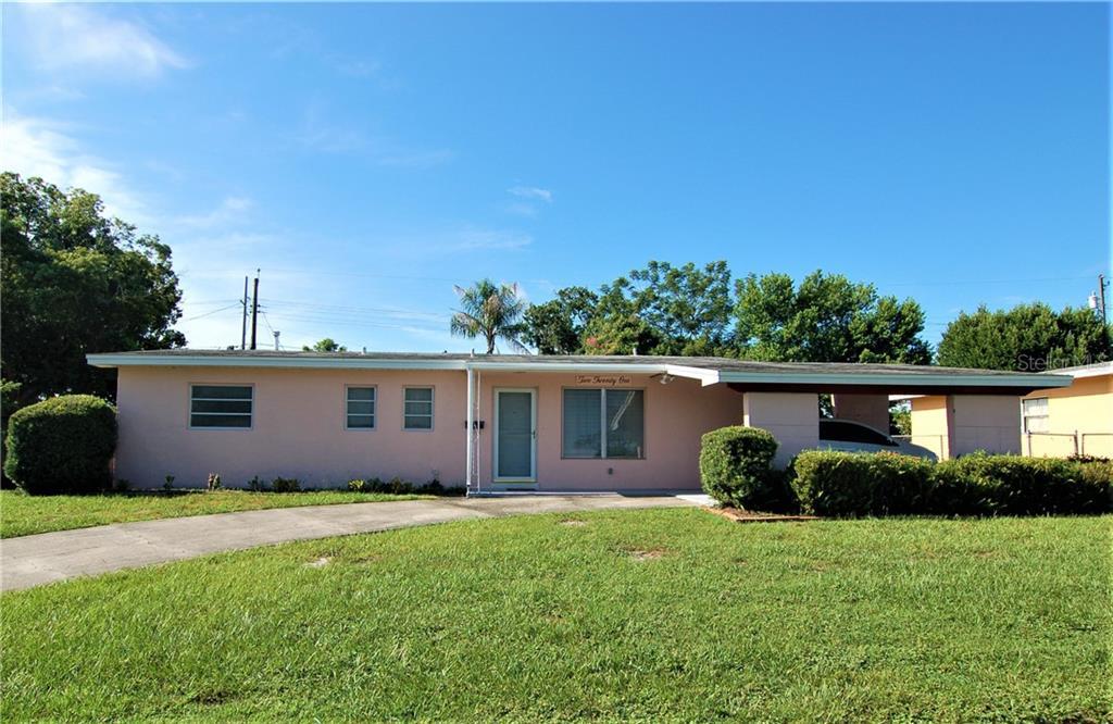Property Photo: 221 Brighton Way FL 32707