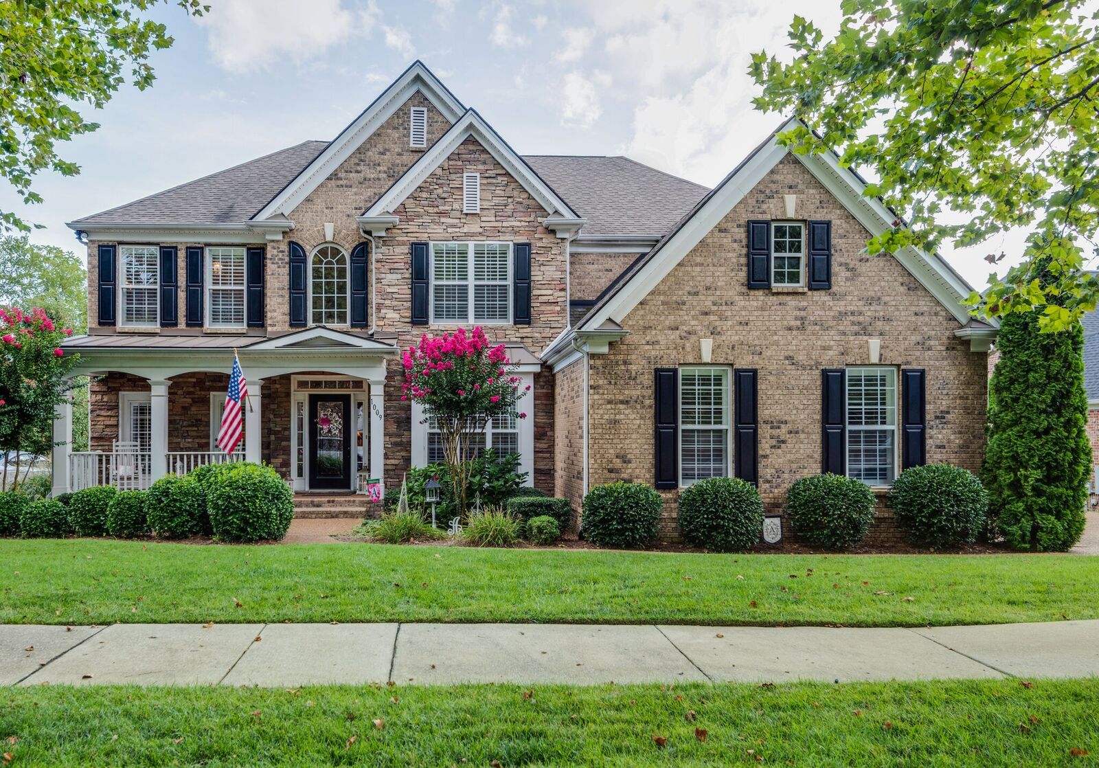 Property Photo:  1009 Candytuft Ct  TN 37067 