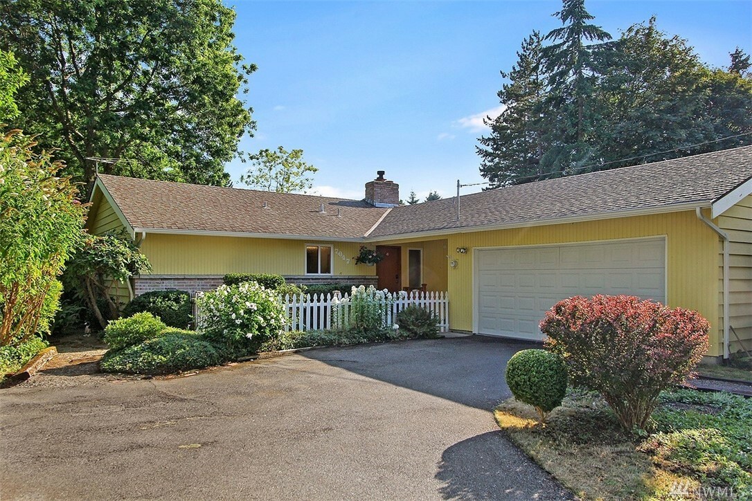 Property Photo:  7047 NE 138th St  WA 98034 