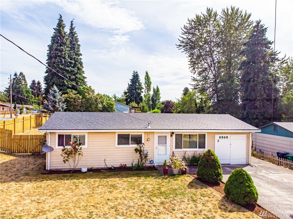 Property Photo:  2303 SW 328th St  WA 98023 