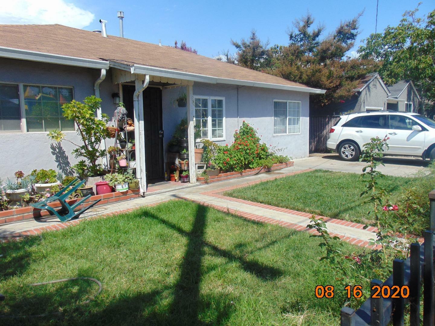 Property Photo:  2121 Oakwood Drive  CA 94303 