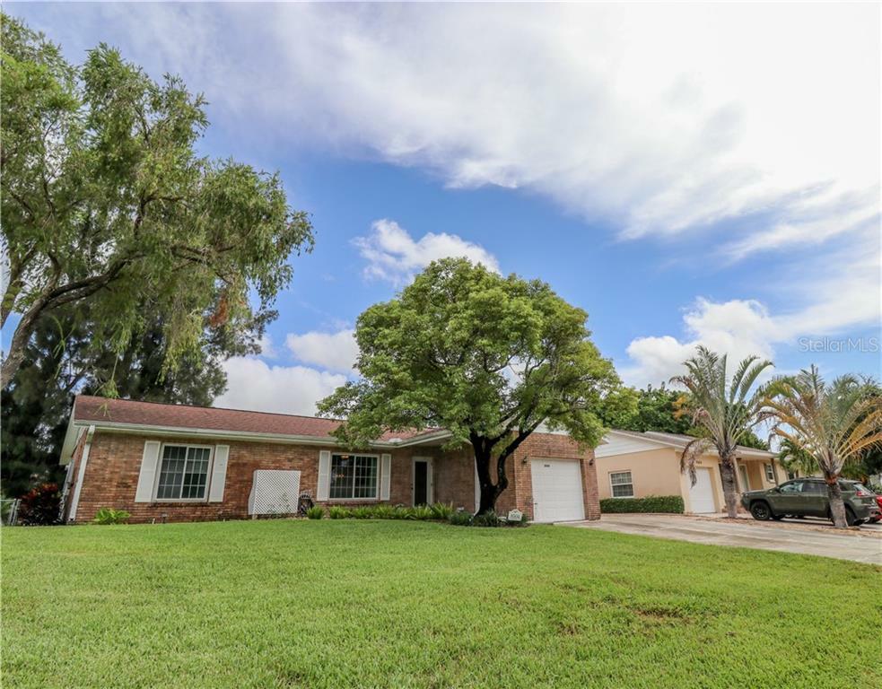 Property Photo:  8504 43rd Avenue W  FL 34209 