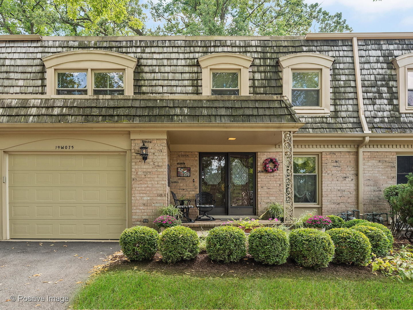 Property Photo:  19W075 Avenue Barbizon  IL 60523 