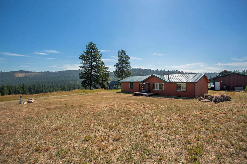 Property Photo:  1894 Addy Gifford Rd  WA 99101 