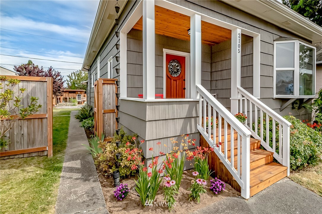 Property Photo:  2105 Rainer Avenue  WA 98201 