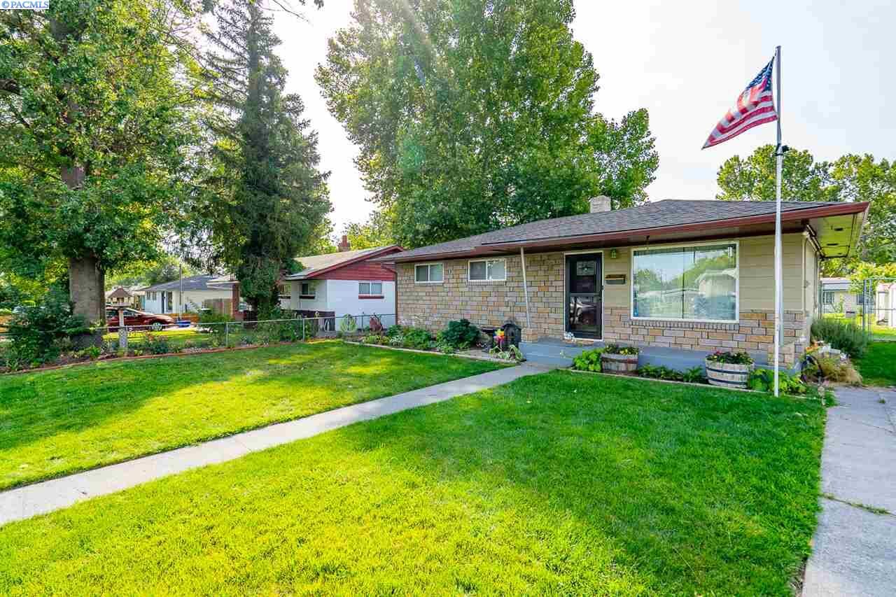 Property Photo:  2011 W 5th Ave  WA 99336 