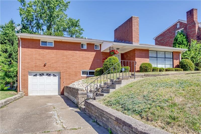 Property Photo:  207 Erwin Pl  PA 15136 