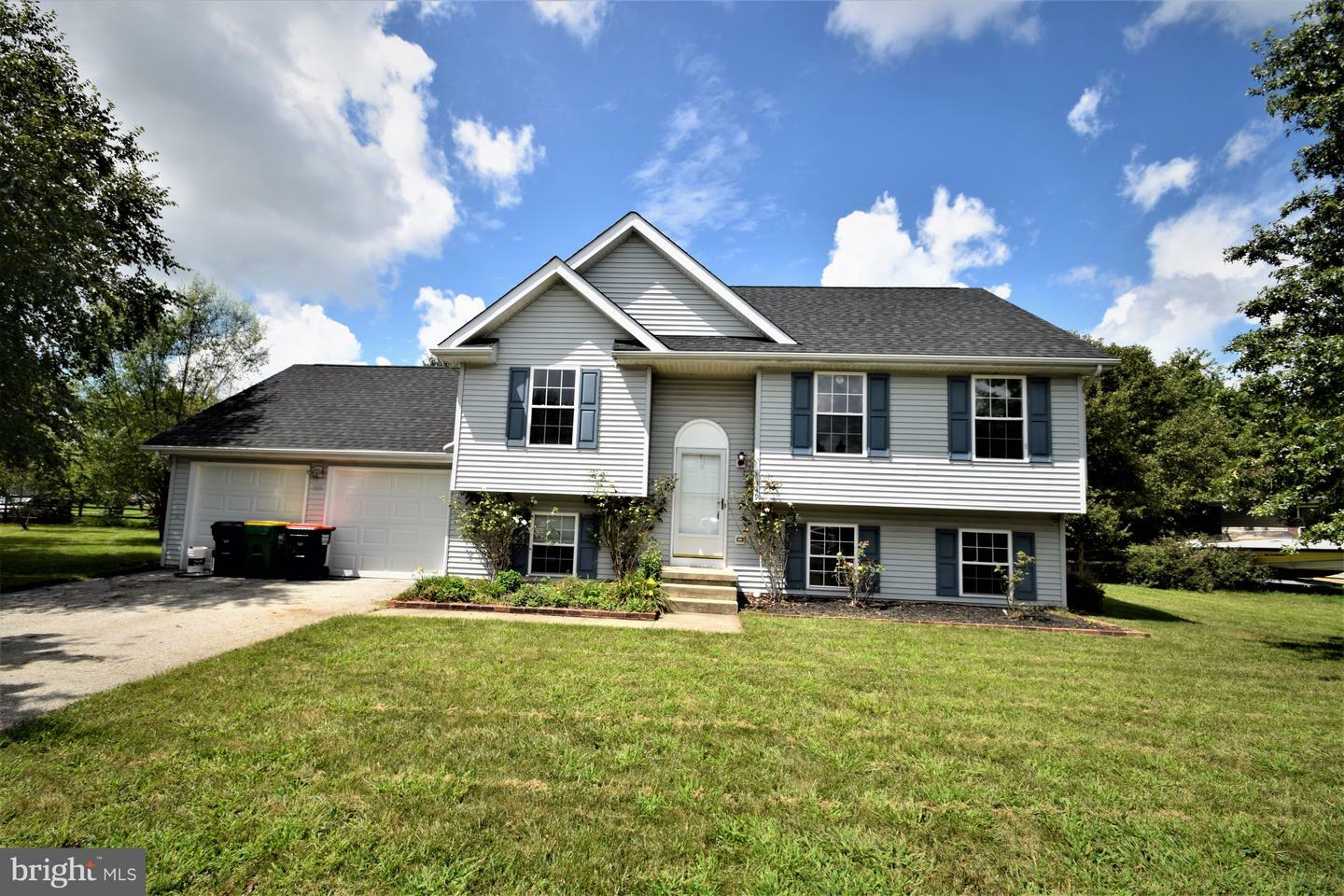 Property Photo: 349 E Harvest Lane DE 19709