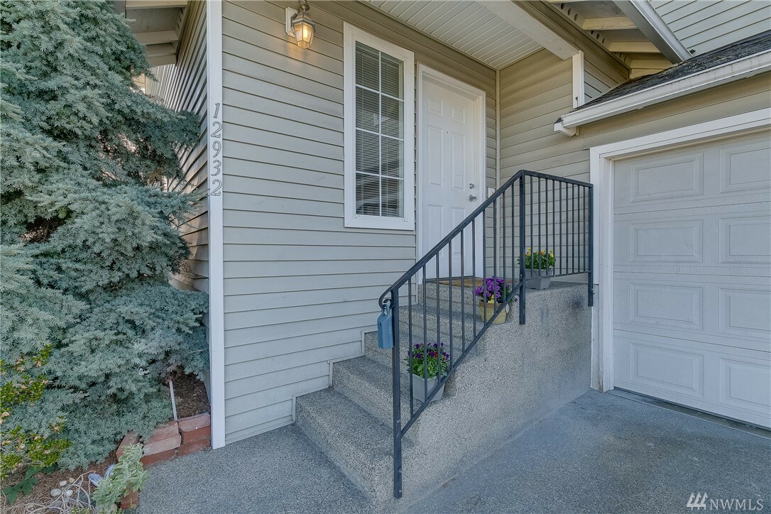 Property Photo: 12932 14th Ave W WA 98204
