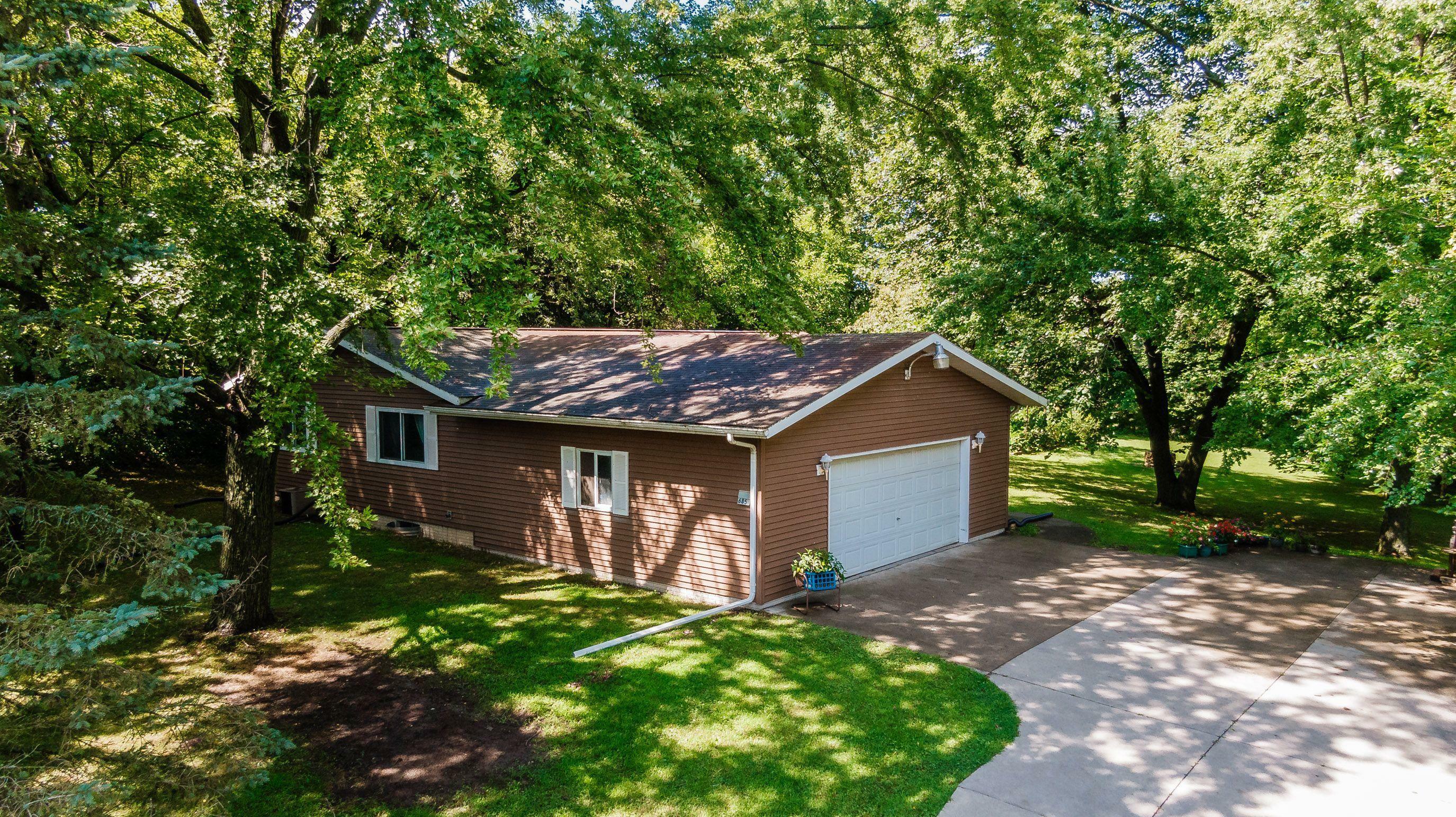 Property Photo:  685 Green Bay Dr  WI 53050 