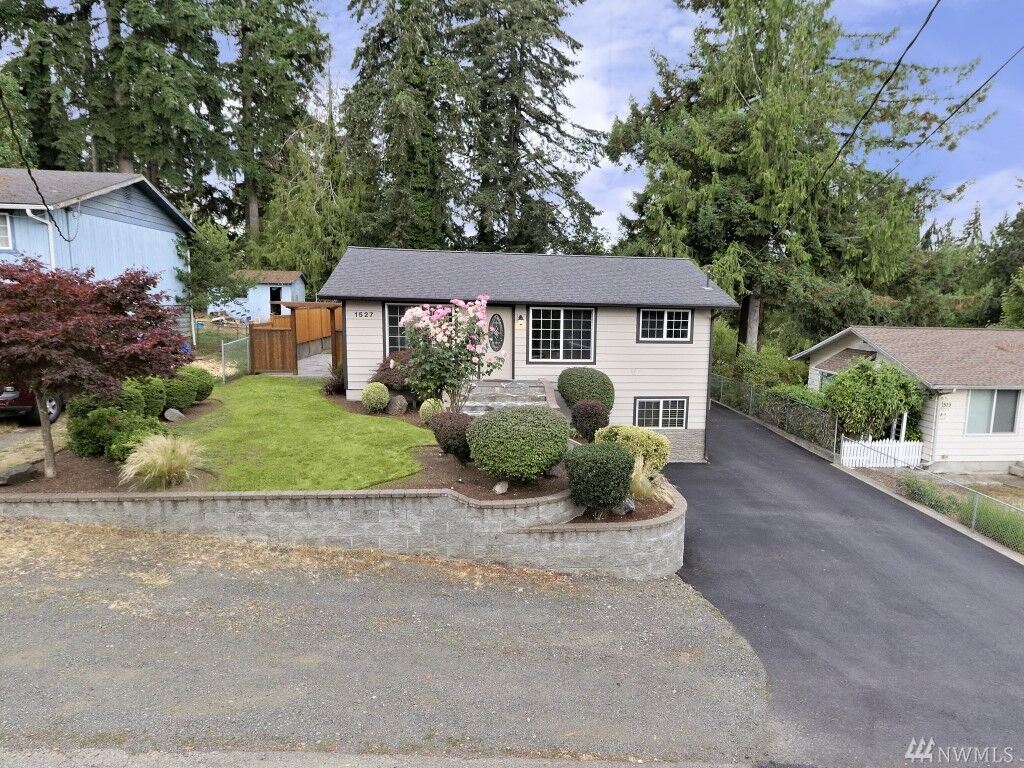 Property Photo: 1527 Center Street WA 98584