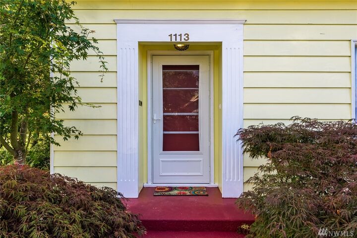 Property Photo: 1113 5th Ave SE WA 98501