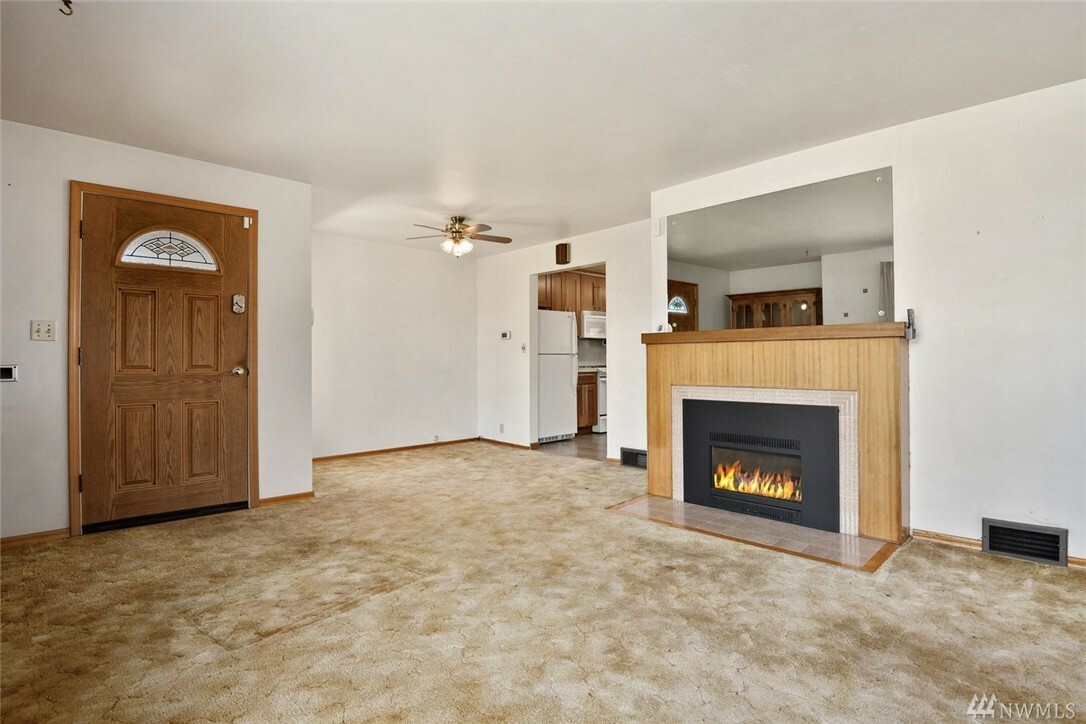 Property Photo:  4716 Alger Ave SE  WA 98203 