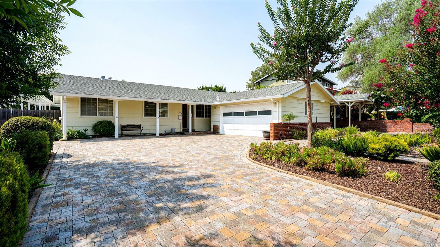 Property Photo: 15 Ramona Way CA 94945