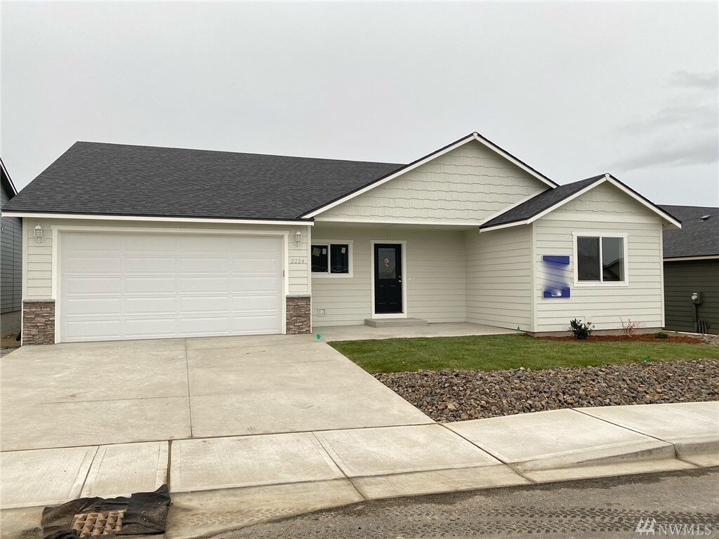 Property Photo:  2224 2nd St SE  WA 98802