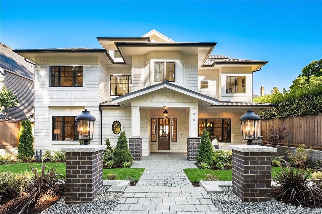 Property Photo:  1810  37th Avenue E  WA 98112 