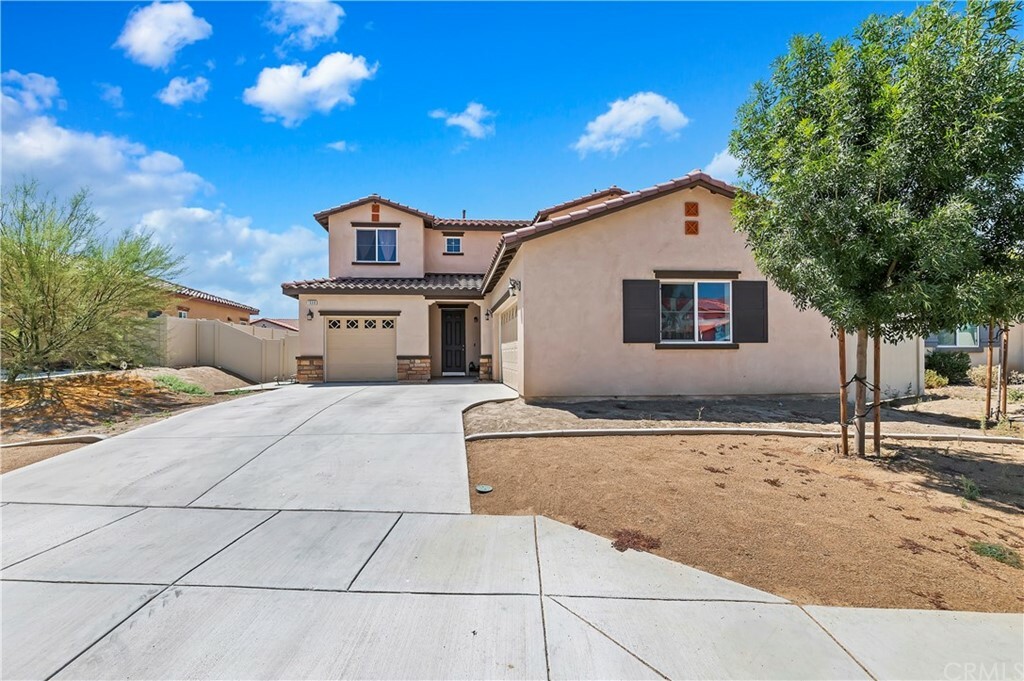 Property Photo:  1666 Vibrant Glen  CA 92582 