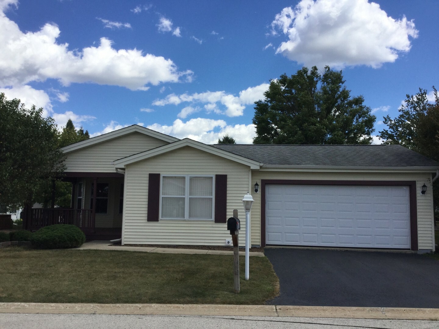 Property Photo:  803 Trotter Court  IL 60030 