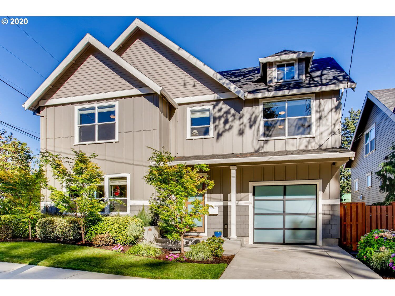 Property Photo:  7208 SW 28th Ave  OR 97219 