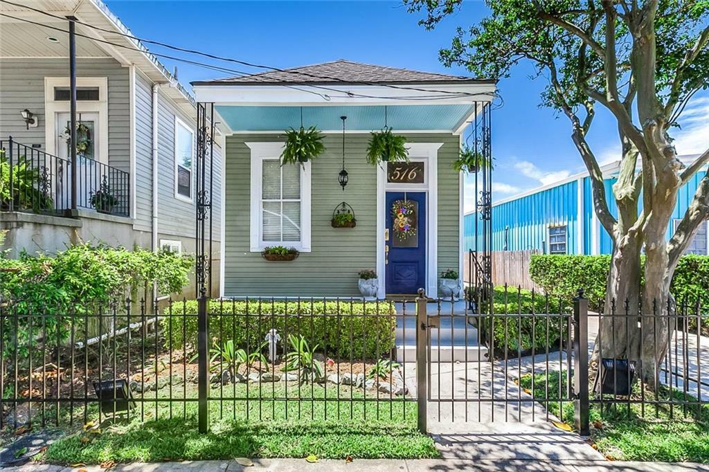 Property Photo:  516 Derbigny Street  LA 70053 