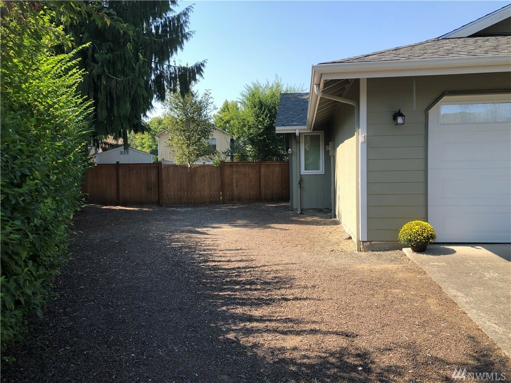 Property Photo:  15196 173rd Ave SE  WA 98272 