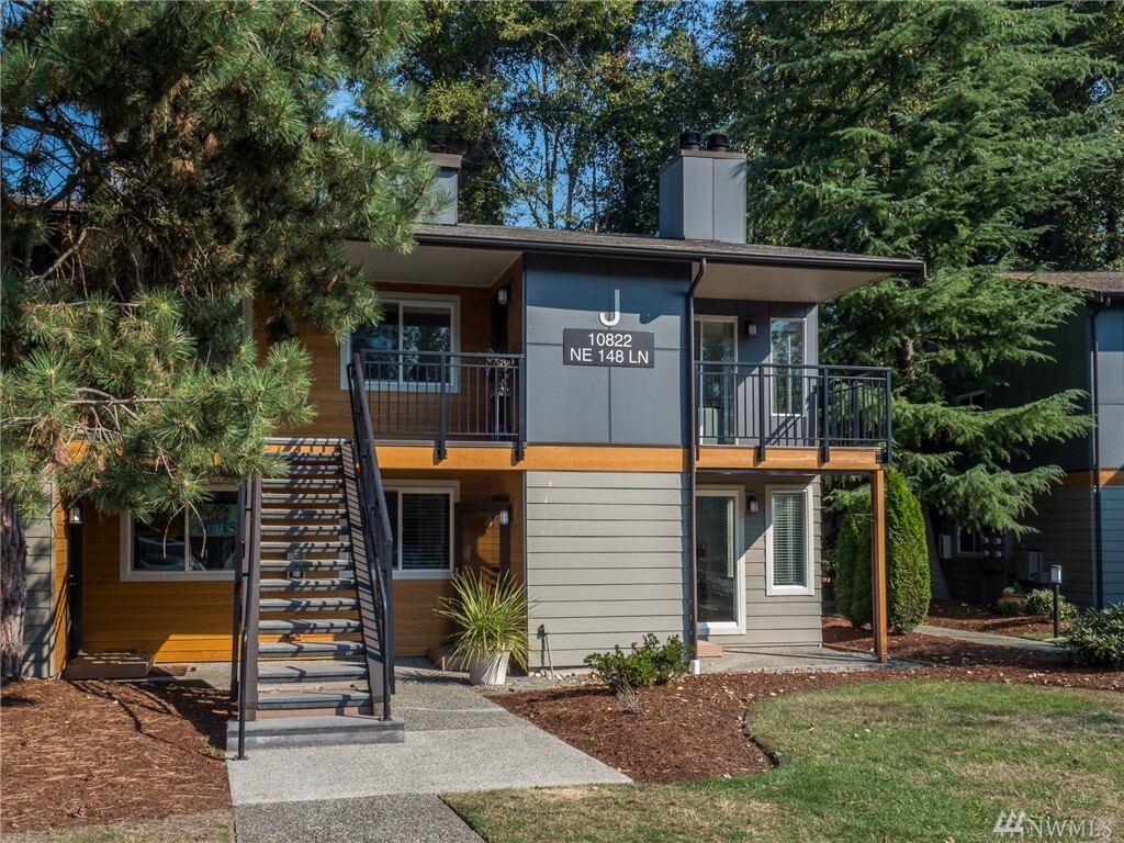 Property Photo: 10822 NE 148th Lane J202 WA 98011