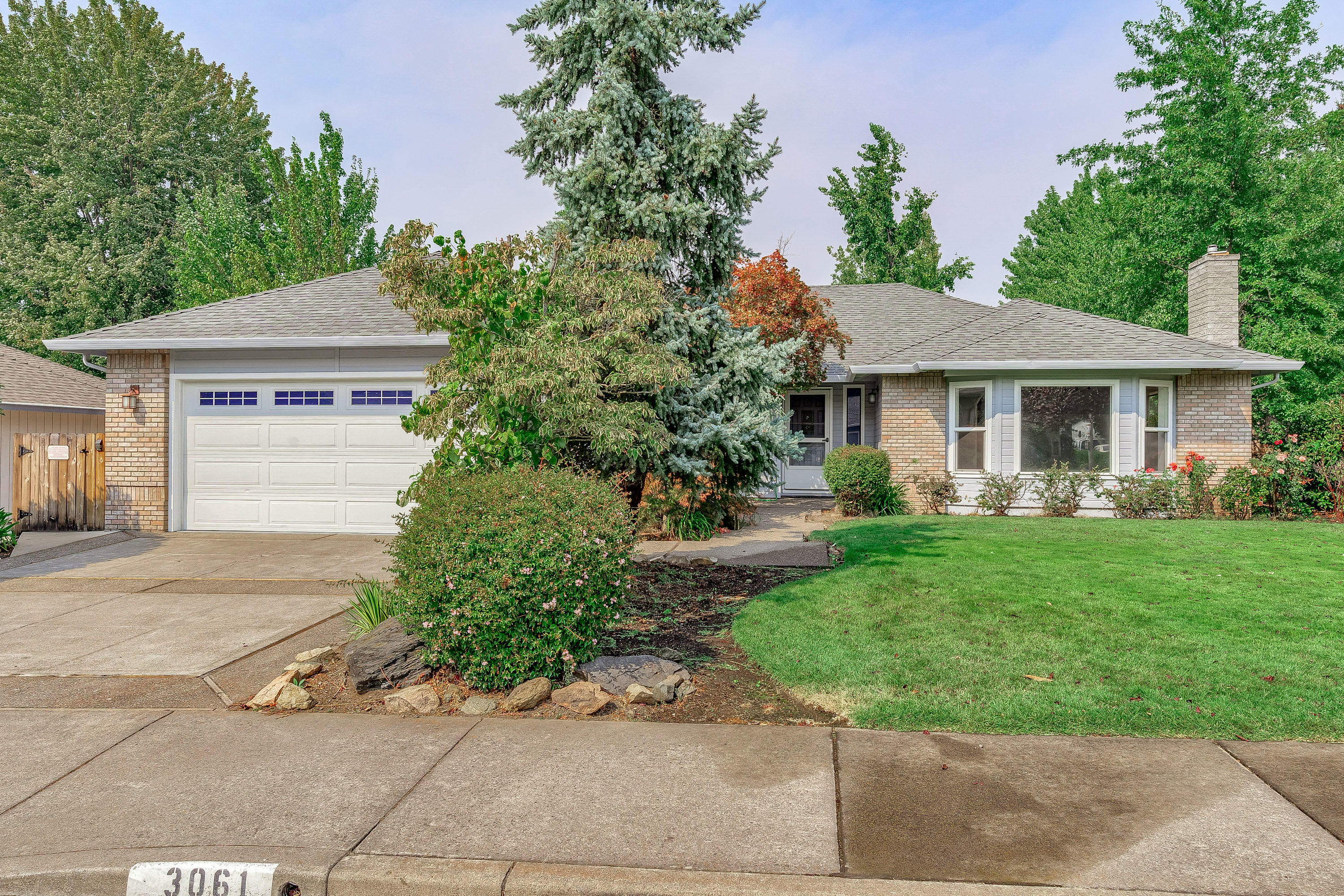 Property Photo: 3061 Ruby Drive OR 97504