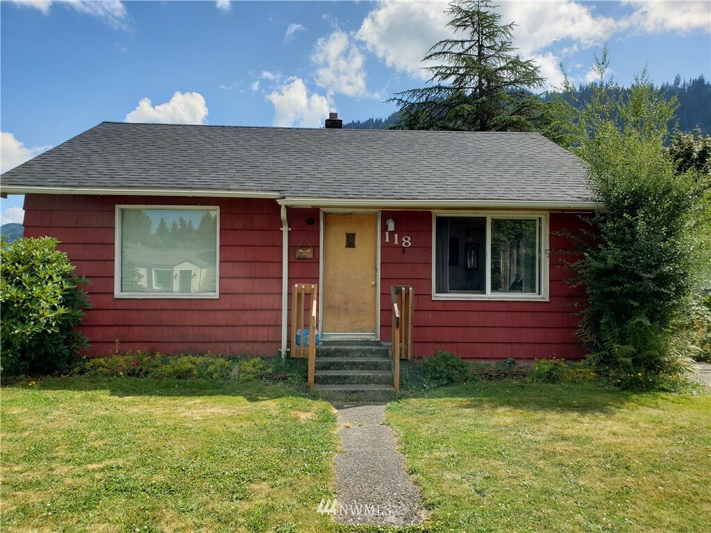 Property Photo:  118 Adams Ave  WA 98356 