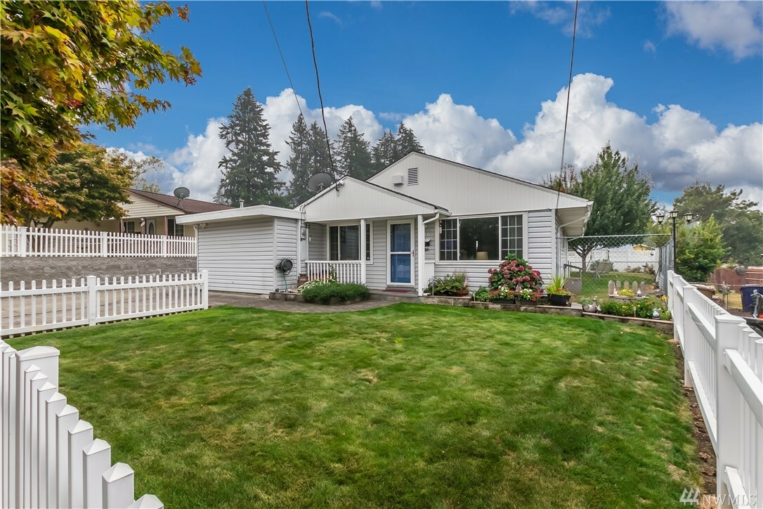 Property Photo:  616 S 91st St  WA 98444 