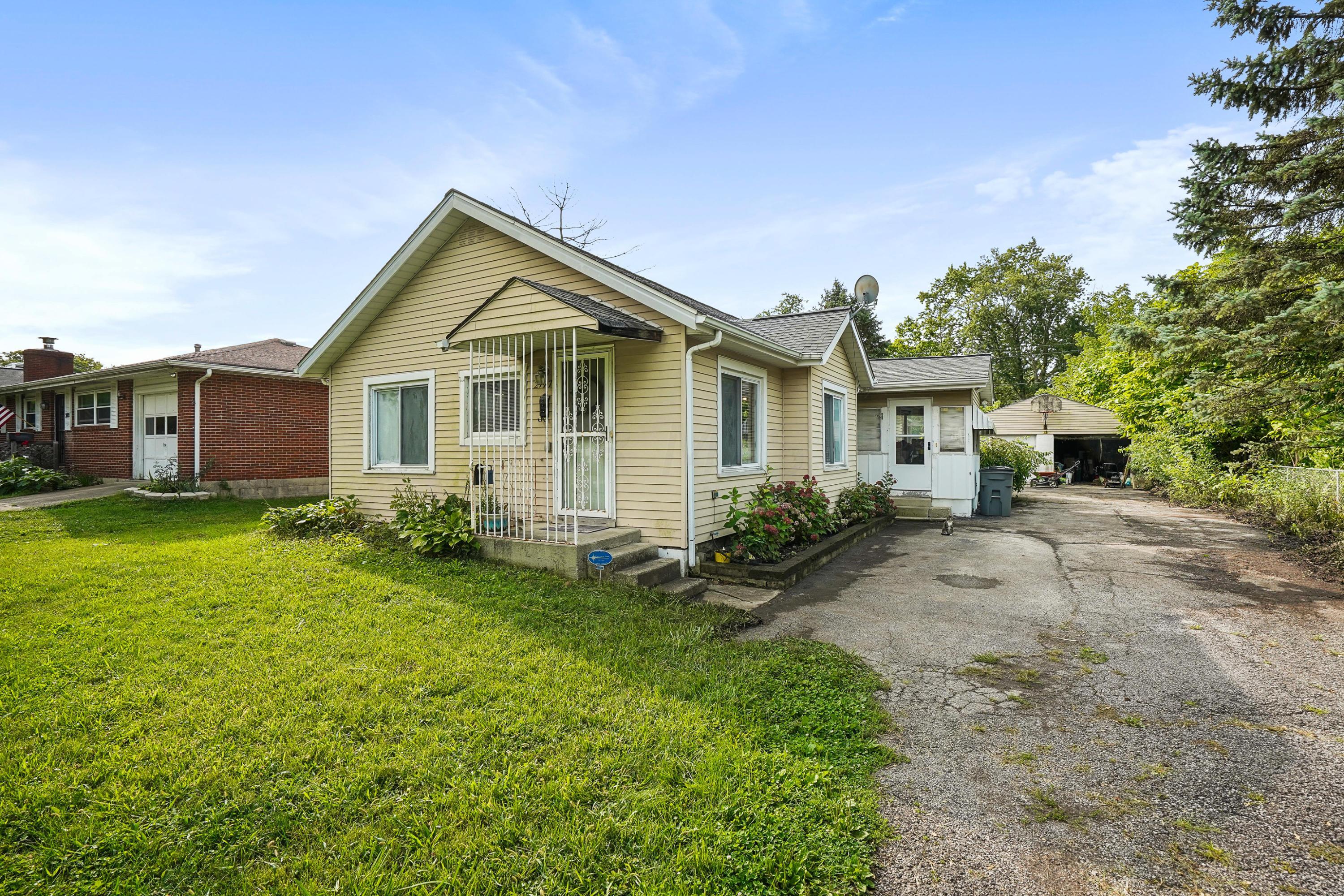 Property Photo: 2177 Melrose Avenue OH 43224