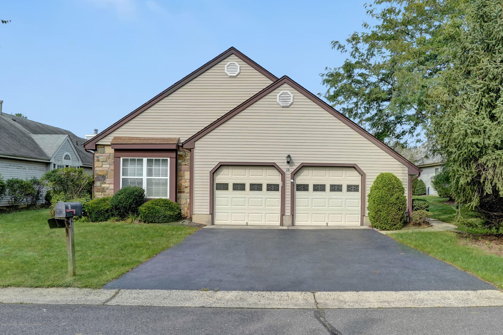 Property Photo:  16 Abraham Lincoln Court  NJ 08831 