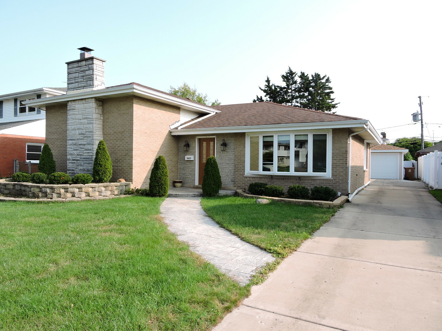 Property Photo: 5625 West 99th Street IL 60453
