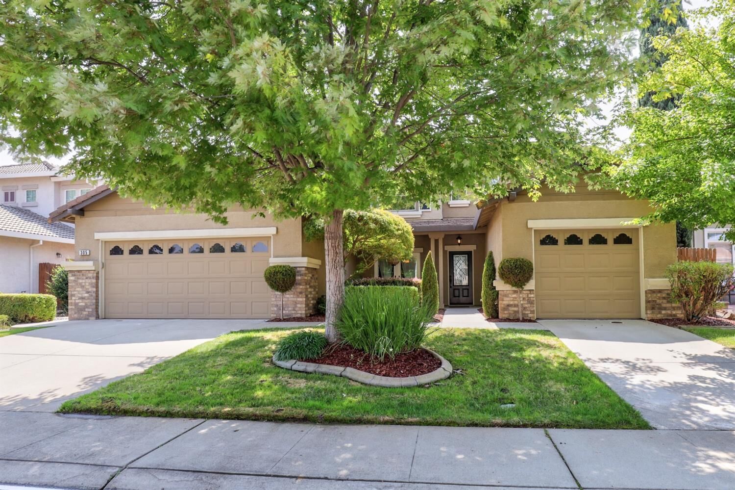Property Photo: 305 Saint Lucia Way CA 95648