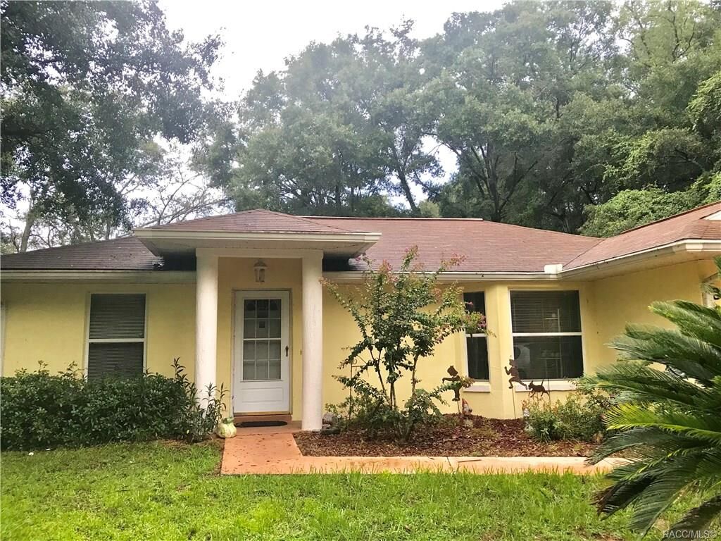 Property Photo: 890 N Charles Avenue FL 34453