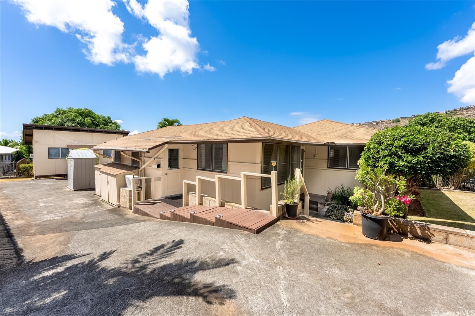 Property Photo:  522 Lawelawe Street  HI 96821 