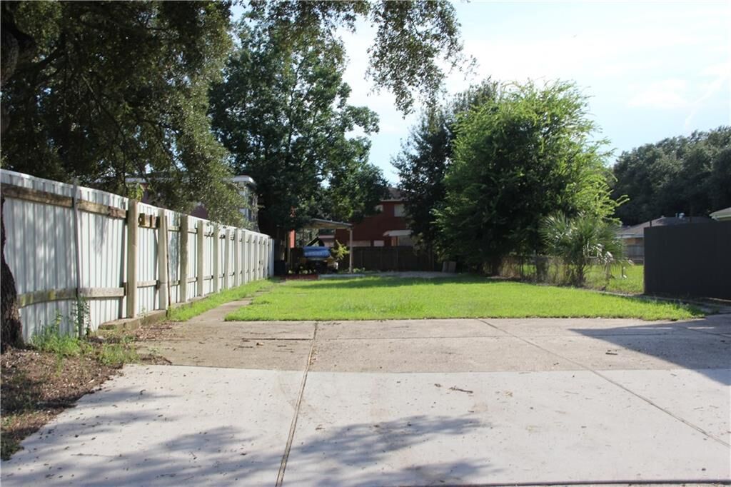 Property Photo:  718 N Claiborne  LA 70043 