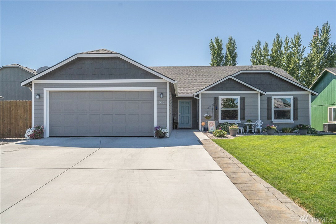 Property Photo:  512 S Trillium Wy  WA 98837 