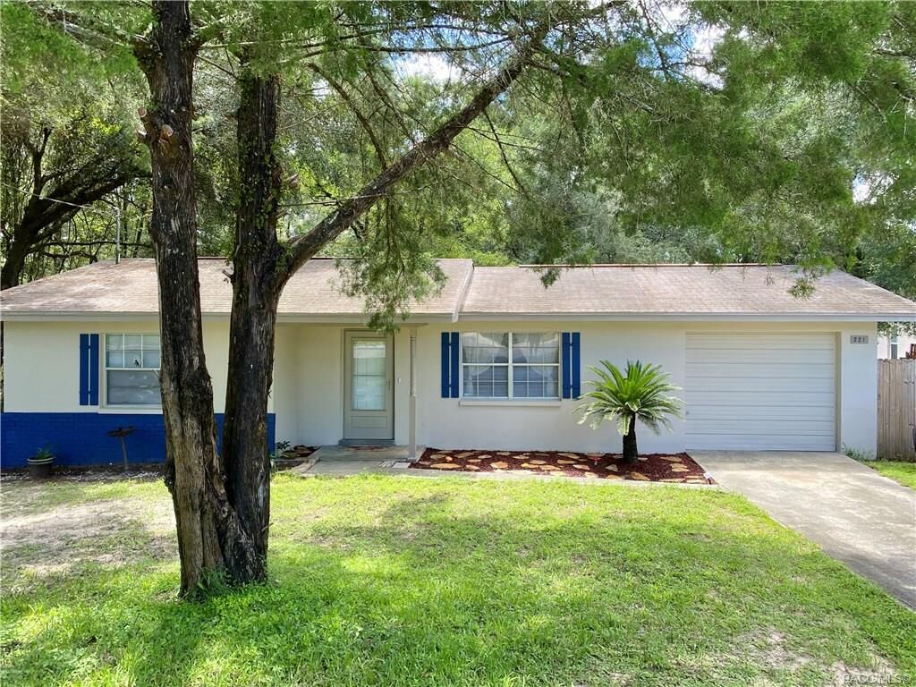 Property Photo: 221 E Inverness Boulevard FL 34452