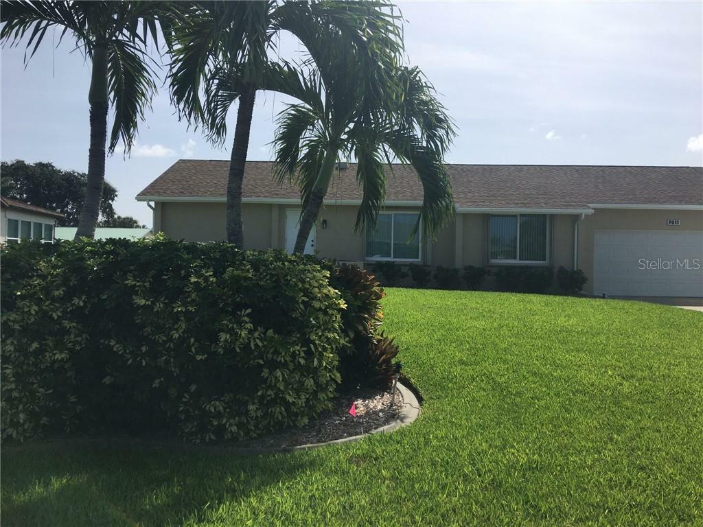 Property Photo: 5011 Mangrove Point Road FL 34210